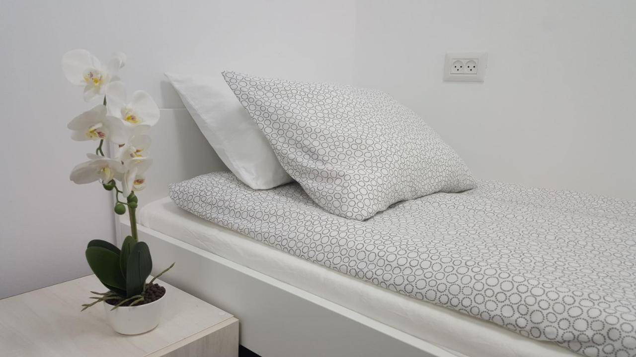 Mevaser - Christian Hostel Ришон ле Цион Екстериор снимка