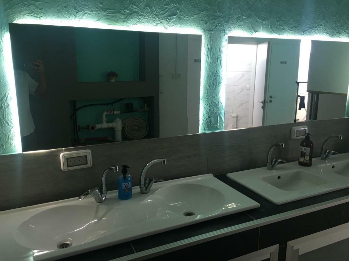 Mevaser - Christian Hostel Ришон ле Цион Екстериор снимка